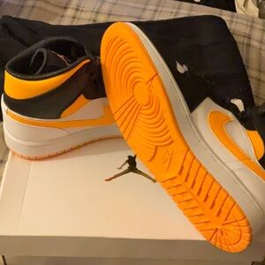 Women’s Jordan 1 mid